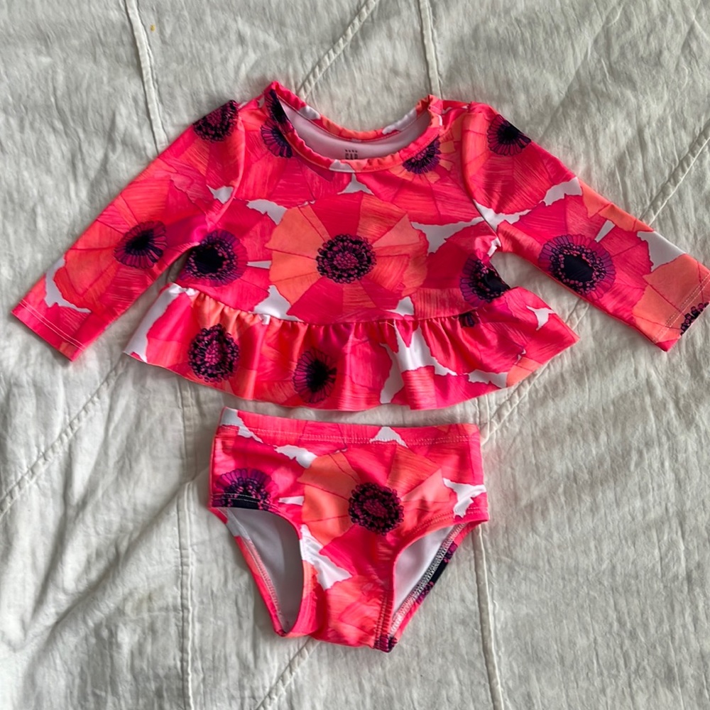 Baby gap girls two piece long sleeve swim suit. Size 0-6 month.
